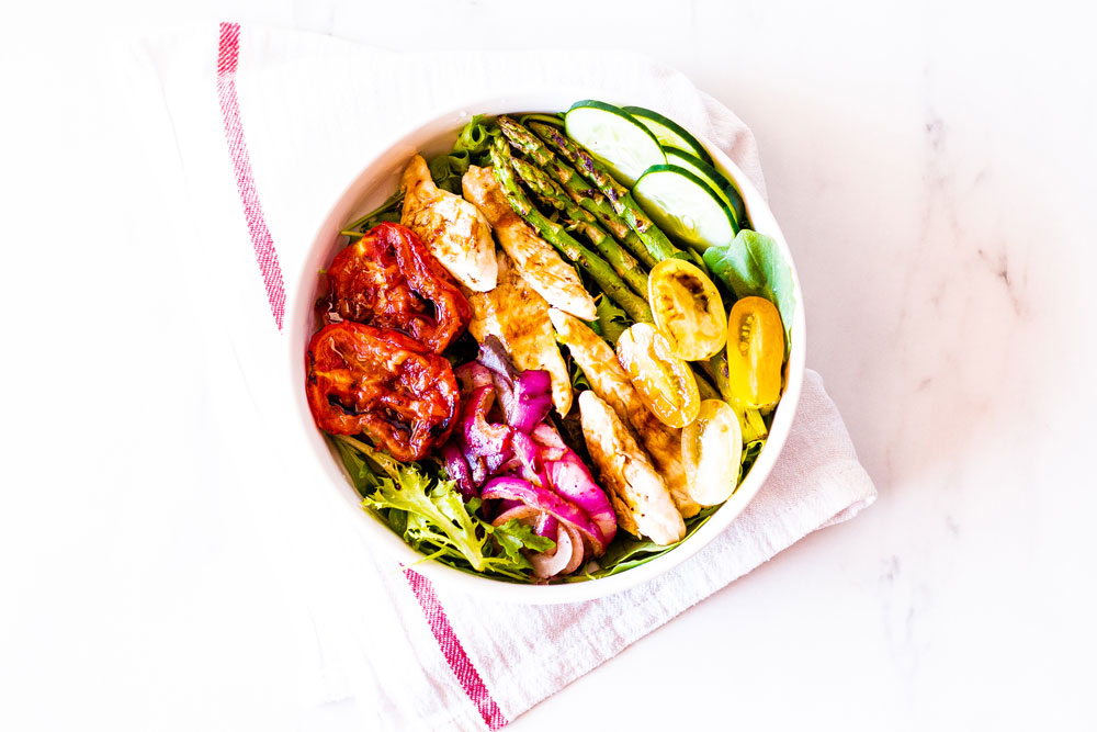 Salads have a reputation for being rather basic, but this grilled chicken and veggies low-carb summer salad is far from being boring! https://www.spotebi.com/recipes/grilled-chicken-vegetable-low-carb-summer-salad/