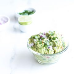 Perfect Chunky Guacamole Recipe / @spotebi