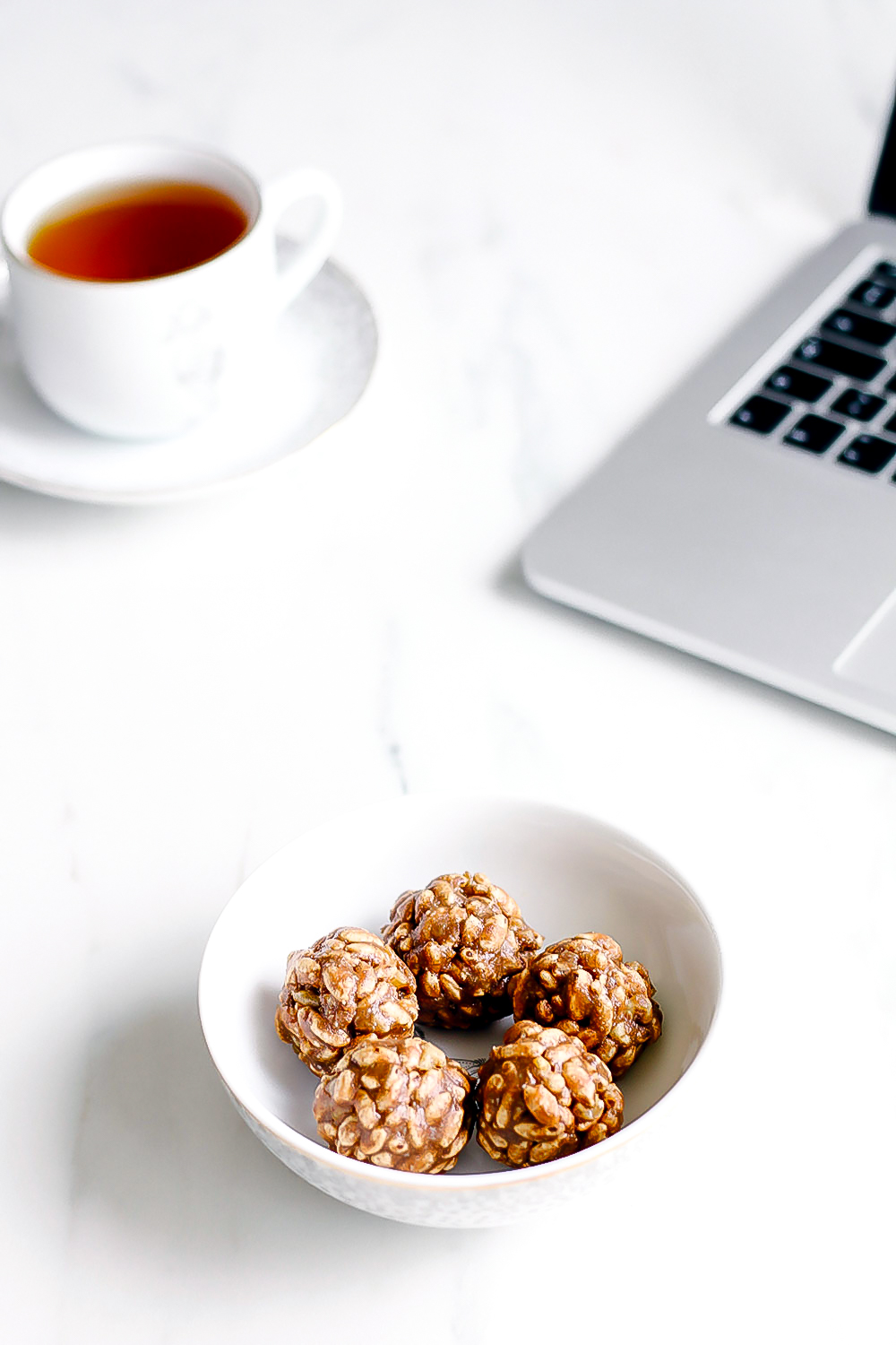 These healthy, no-bake energy bites are the perfect go-to snack when you need a quick, low-calorie chocolate fix. They're delicious, easy to make, light, and rich in calcium, iron, magnesium, potassium, and vitamins E and B. https://www.spotebi.com/recipes/puffed-rice-tahini-energy-bites/